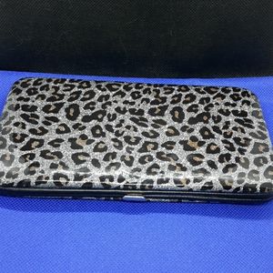 Wallet - glitter leopard print with clasp closure
